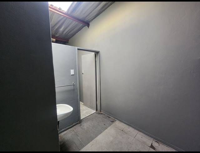 172M² WAREHOUSE TO LET IN WADEVILLE